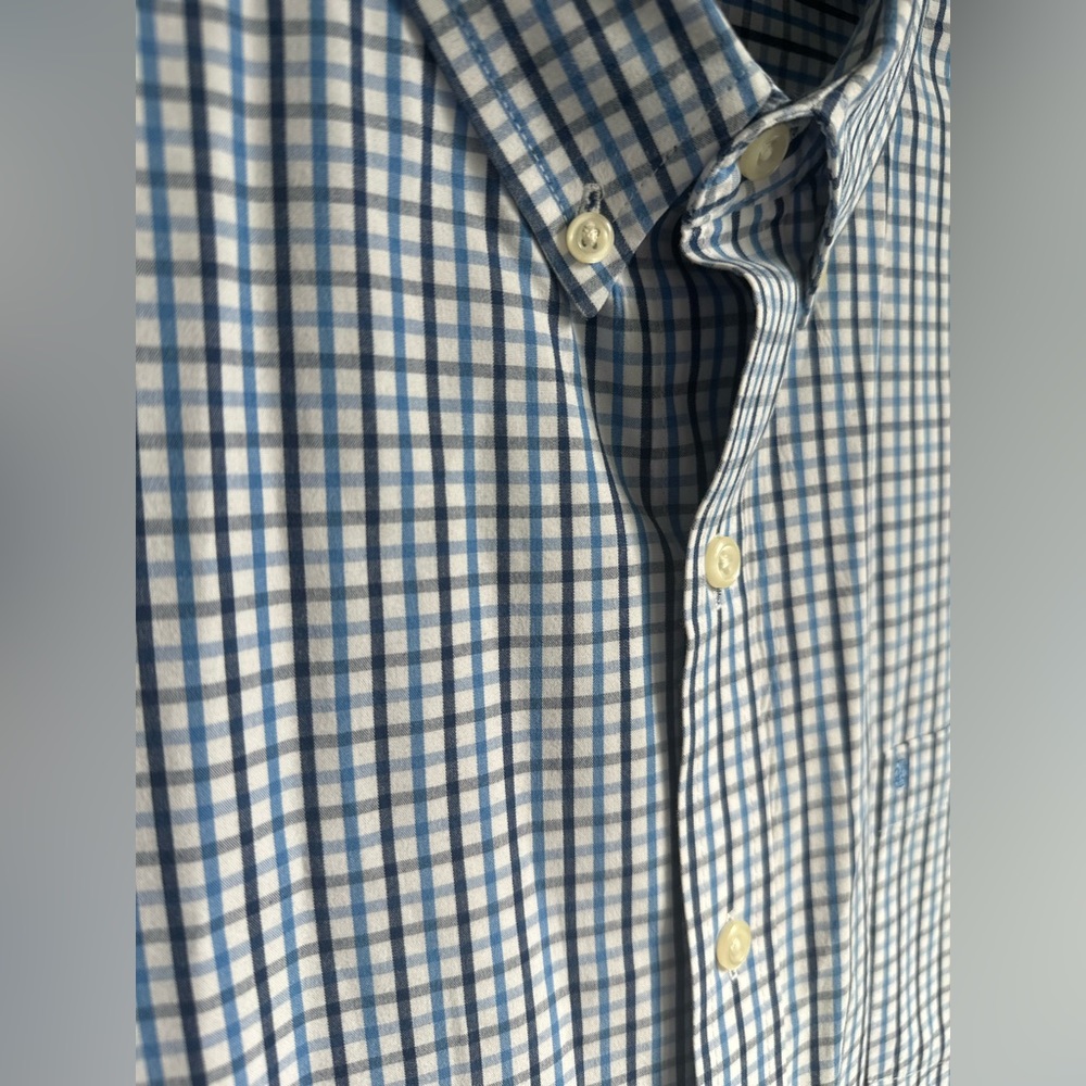 Izod- Men’s Large Button Up- Dark and Light Blue pattern